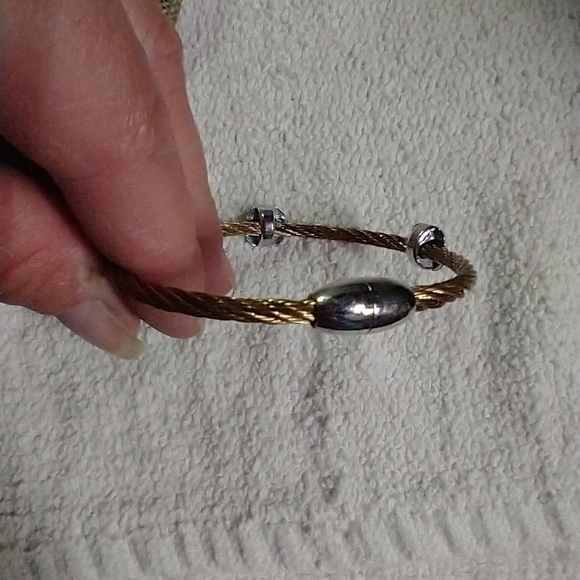 Goldtone silvertone magnetic 🧲 clasp twisted wire cz bracelet - Picture 2 of 6